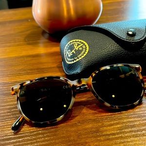 Ray-Ban Elliot sunglasses